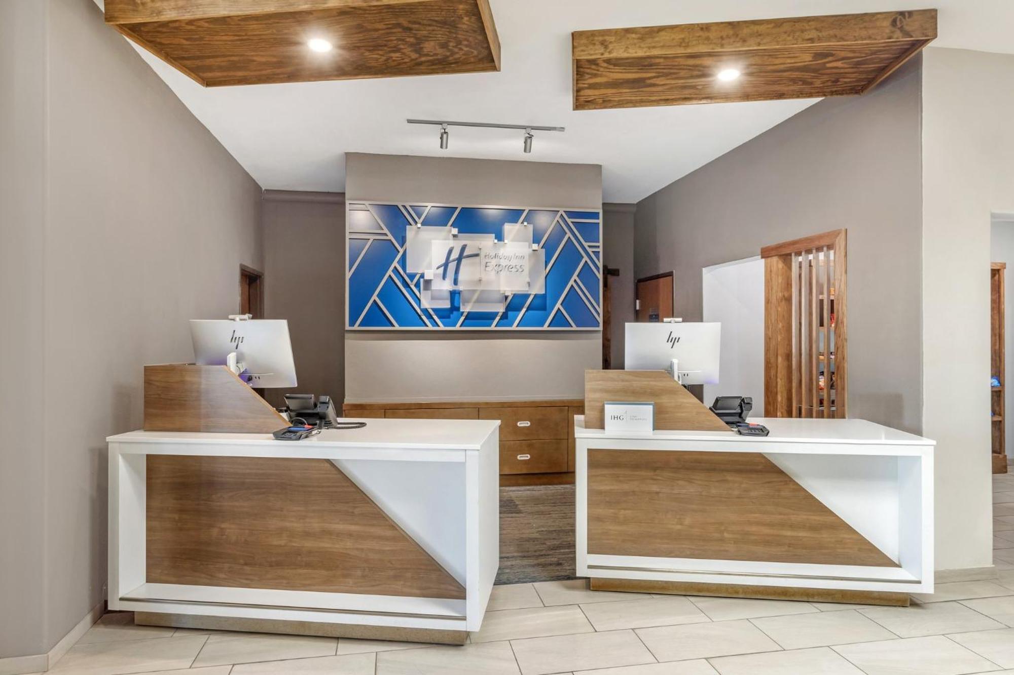 Holiday Inn Express Hotel And Suites Alice By Ihg Exterior photo